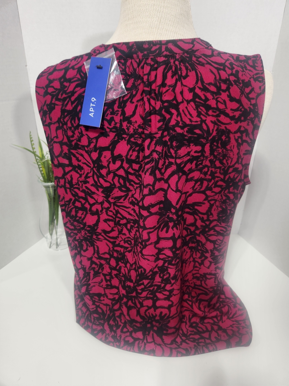 Apt. 9 Sleeveless Floral Shell Top - Magenta & Black - Picture 5 of 5